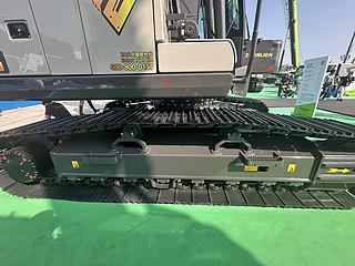 中联重科ZE210G挖掘机展会( )