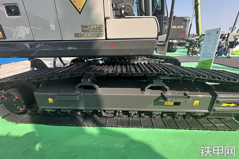 中联重科ZE210G挖掘机展会( )