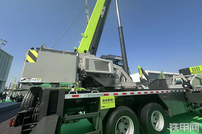 中联重科ZTC250V562-2起重机展会( )