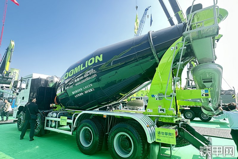 中联重科ZLJ5310GJBLBEV1-8FD搅拌运输车展会( )