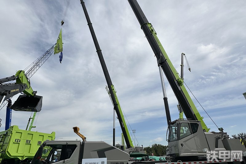 中联重科ZTC250V562-2起重机展会( )