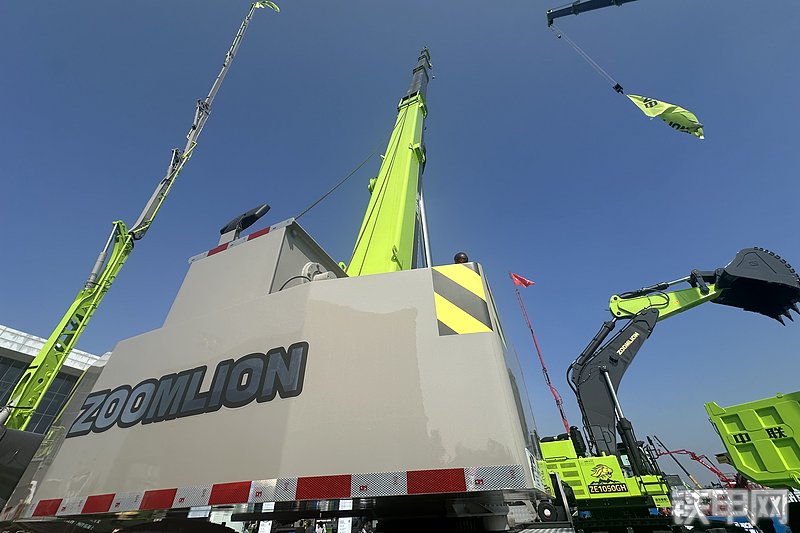 中联重科ZTC250V562-2起重机展会( )