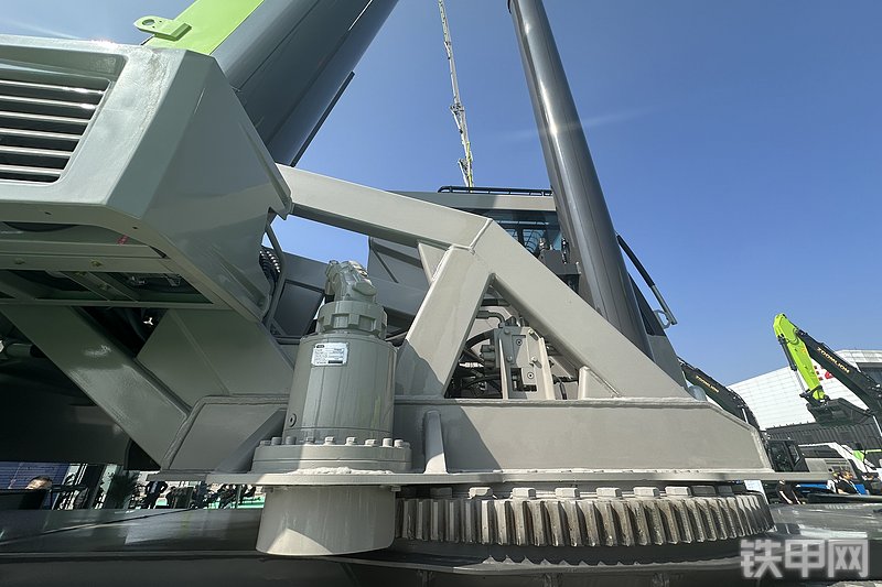 中联重科ZTC250V562-2起重机展会( )