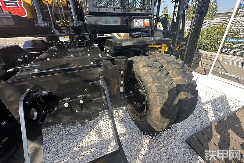 太重集团TZ150W挖掘机展会( )