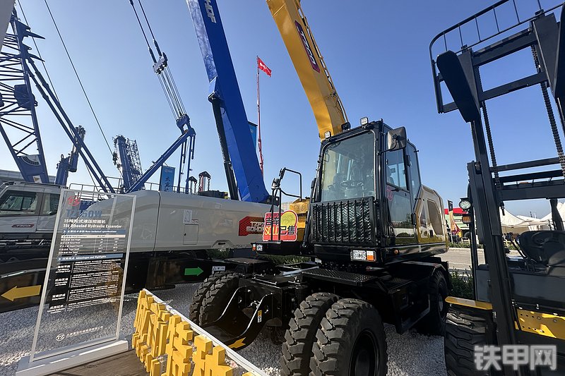 太重集团TZ150W挖掘机展会( )