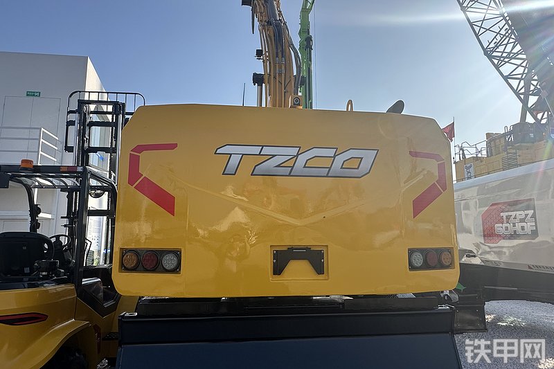 太重集团TZ150W挖掘机展会( )