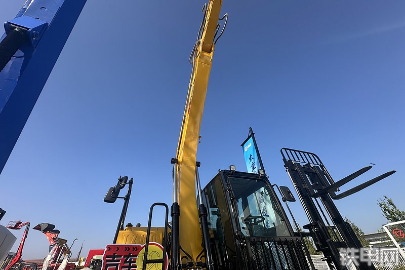 太重集团TZ150W挖掘机展会( )