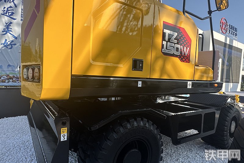 太重集团TZ150W挖掘机展会( )