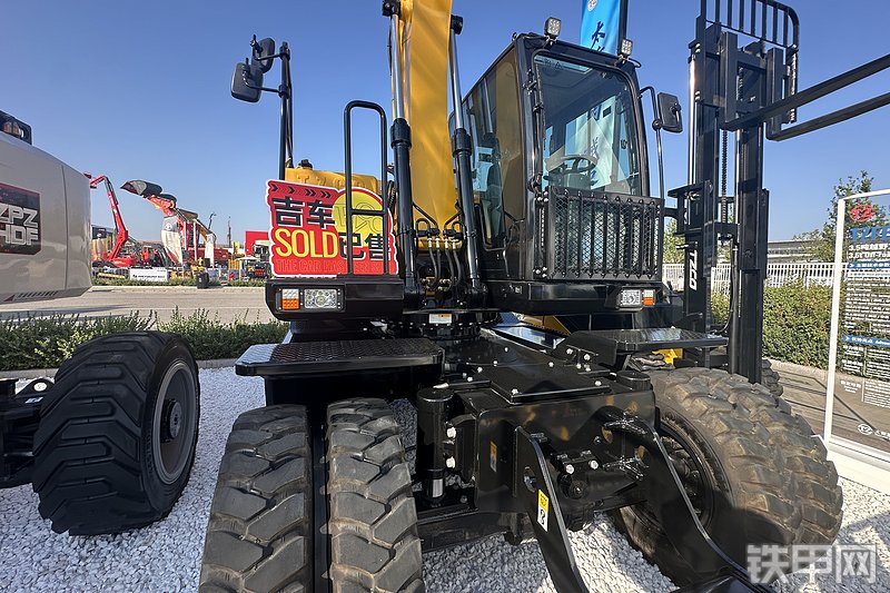 太重集团TZ150W挖掘机展会( )