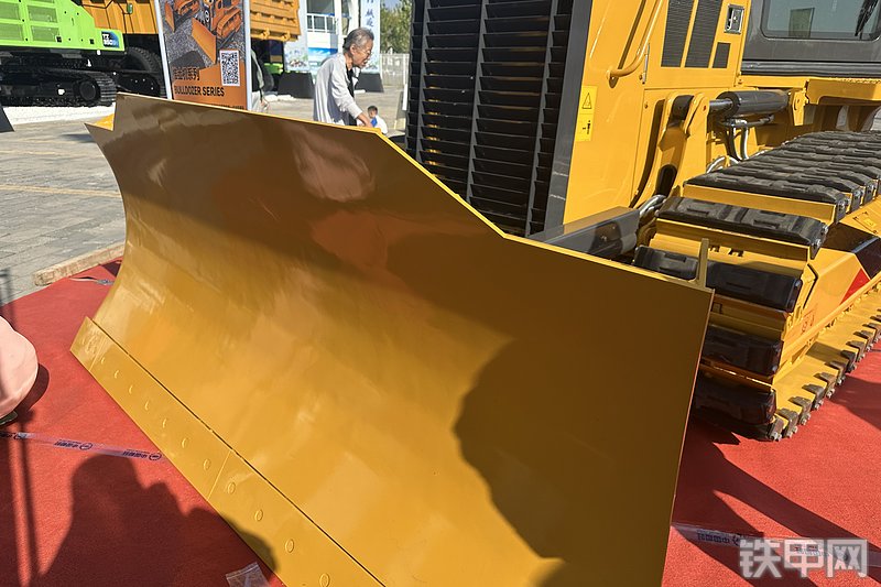 恒旺集团HW08DH-BE推土机展会( )