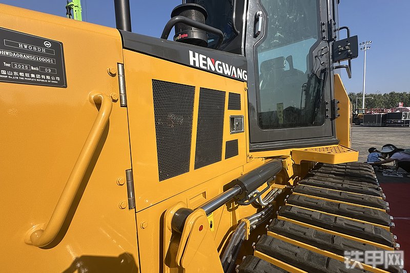 恒旺集团HW08DH-BE推土机展会( )