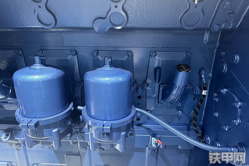 潍柴12M55发动机整机外观