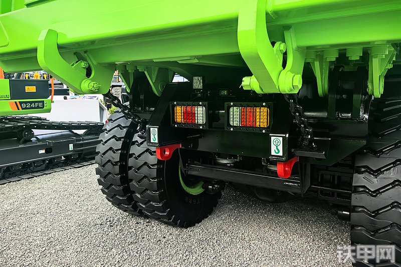 柳工DW105AE非公路自卸车整机外观