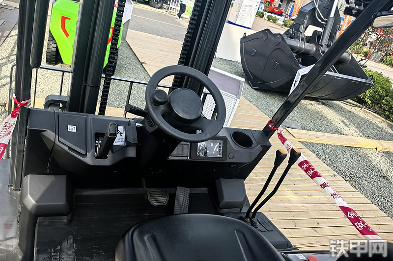 柳工CPD50F叉车整机外观