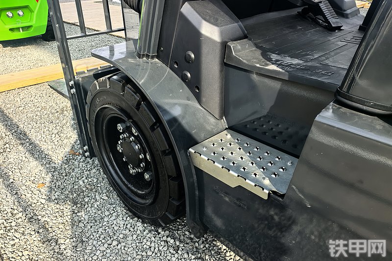 柳工CPD50F叉车整机外观