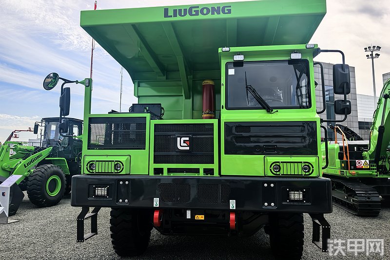 柳工DW105AE非公路自卸车整机外观