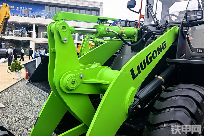 柳工835TE装载机整机外观