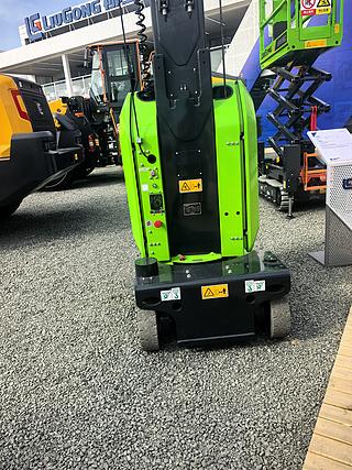 柳工LM09JE高空作业机械整机外观