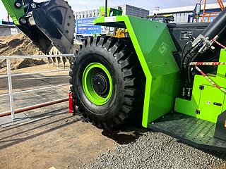 柳工LRSE4531E起重机整机外观