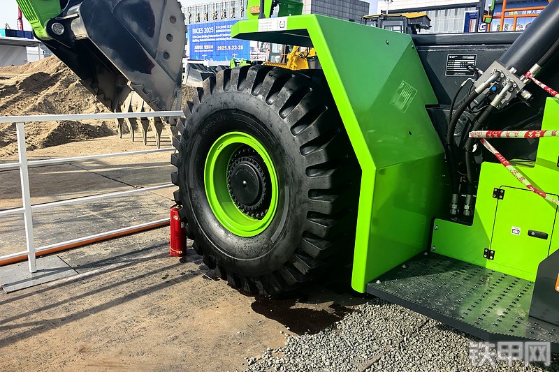 柳工LRSE4531E起重机整机外观