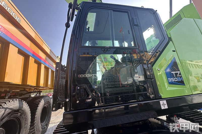 太重集团TZ350EH挖掘机整机外观