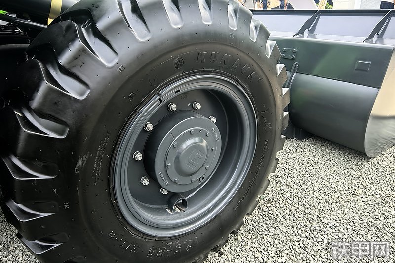 柳工835TE装载机整机外观