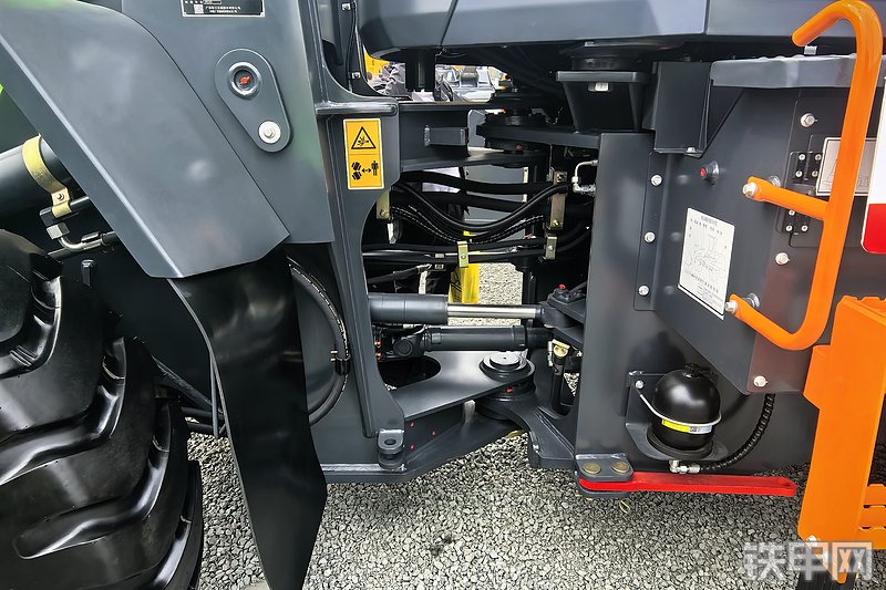 柳工835TE装载机整机外观