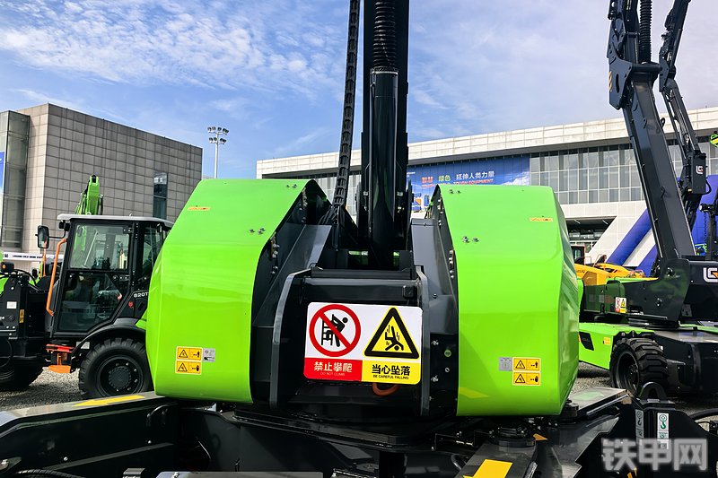 柳工LT38JE-C高空作业机械整机外观