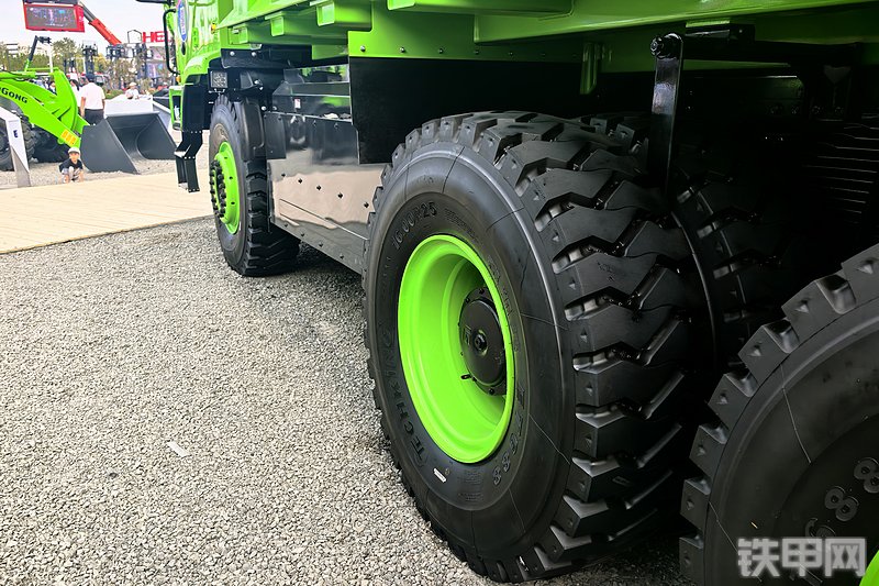 柳工DW105AE非公路自卸车整机外观