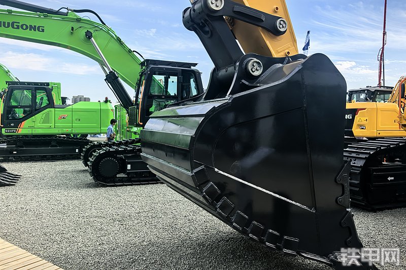 柳工975FMAX挖掘机整机外观