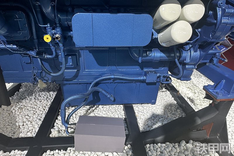 潍柴12M33柴油发动机