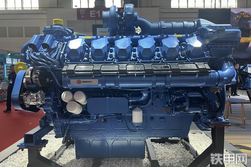 潍柴12M13发动机整机外观