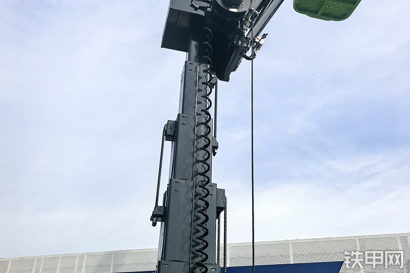 柳工LM09JE高空作业机械整机外观