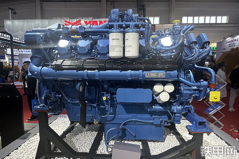 潍柴12M13发动机整机外观