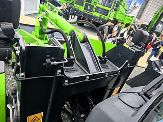 柳工820TE装载机整机外观
