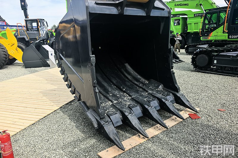 柳工975FMAX挖掘机整机外观