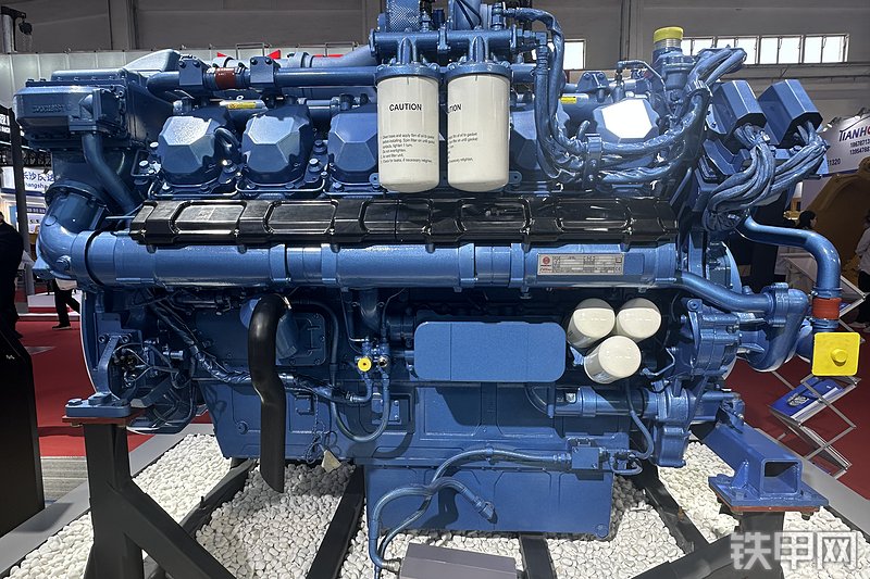 潍柴12M13发动机整机外观