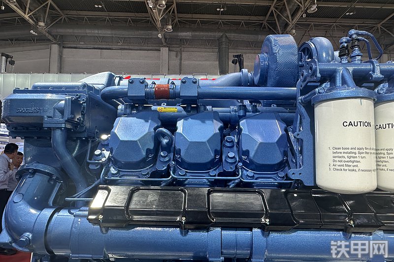 潍柴12M13发动机整机外观