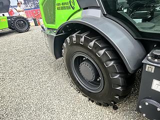 柳工820TE装载机整机外观
