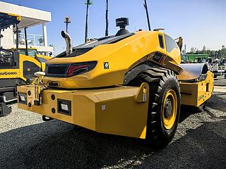 柳工6622E无人驾驶压路机整机外观