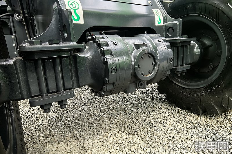 柳工820TE装载机整机外观