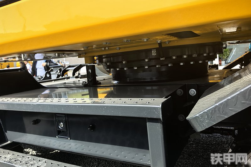 柳工915FW挖掘机整机外观