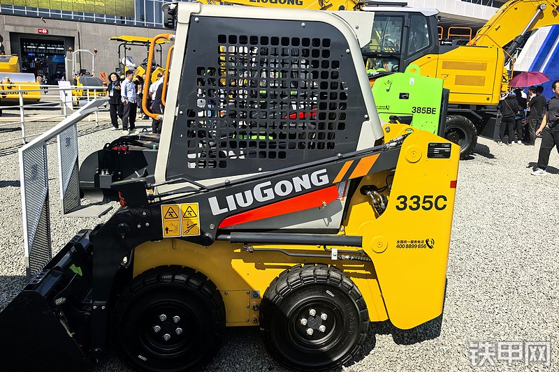 柳工335C滑移装载机整机外观