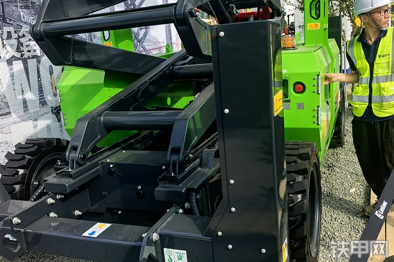 柳工LS1623ERT越野高空作业机械整机外观