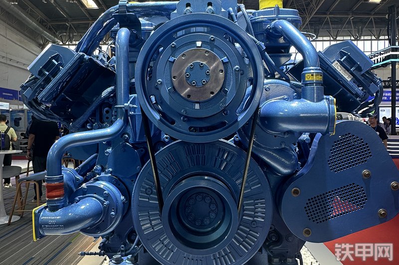 潍柴12M13发动机整机外观