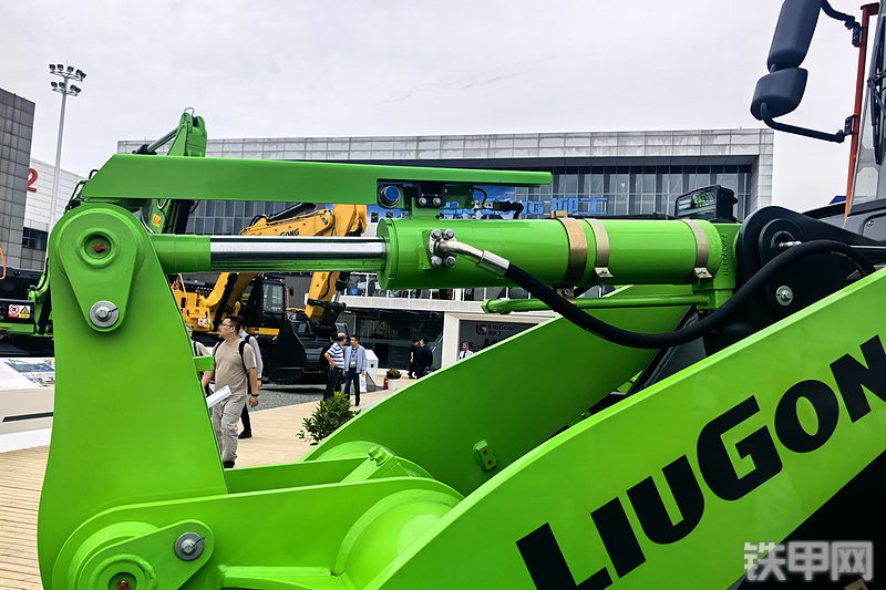 柳工835TE装载机整机外观