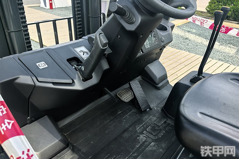 柳工CPD50F叉车整机外观