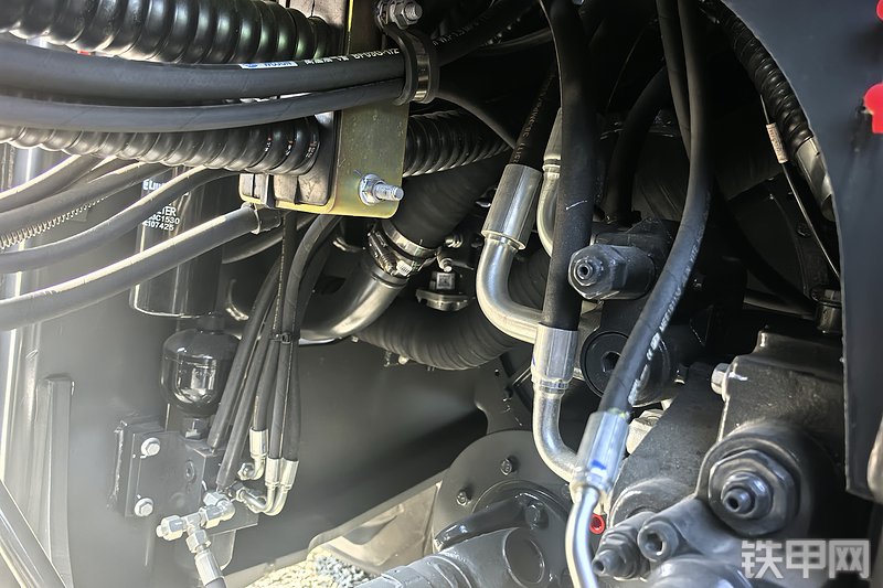 柳工862T装载机整机外观