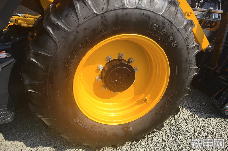 柳工777A-S MAX挖掘装载机整机外观