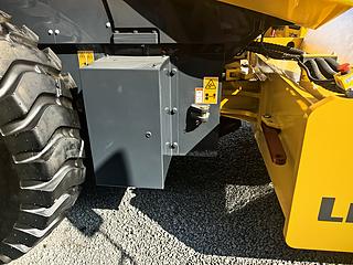 柳工6622E无人驾驶压路机整机外观